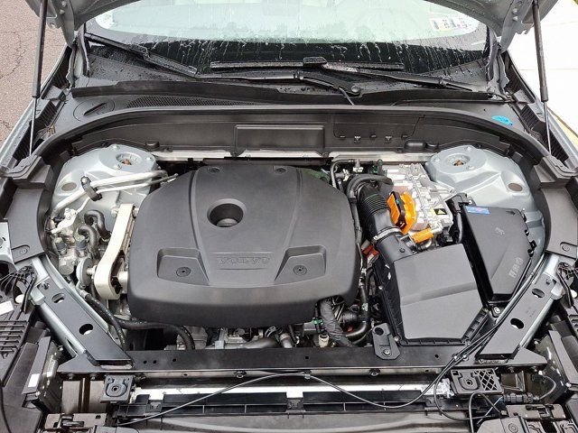 2025 Volvo XC60 Plug-In Hybrid Plus