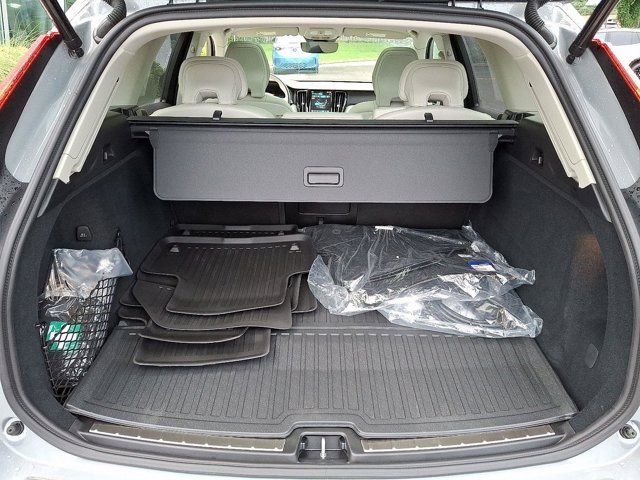 2025 Volvo XC60 Plug-In Hybrid Plus
