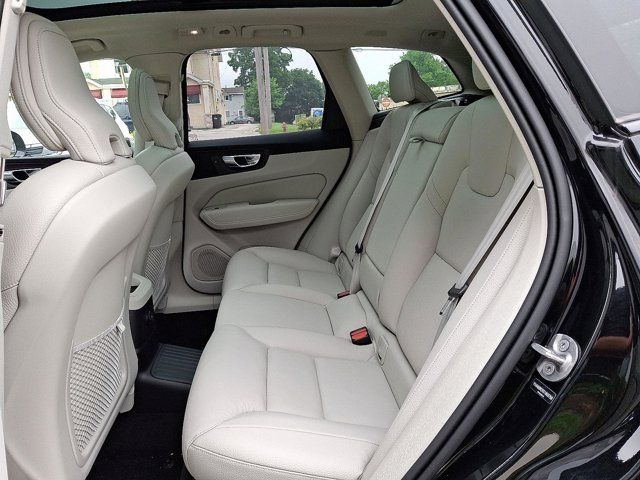 2025 Volvo XC60 Plug-In Hybrid Plus