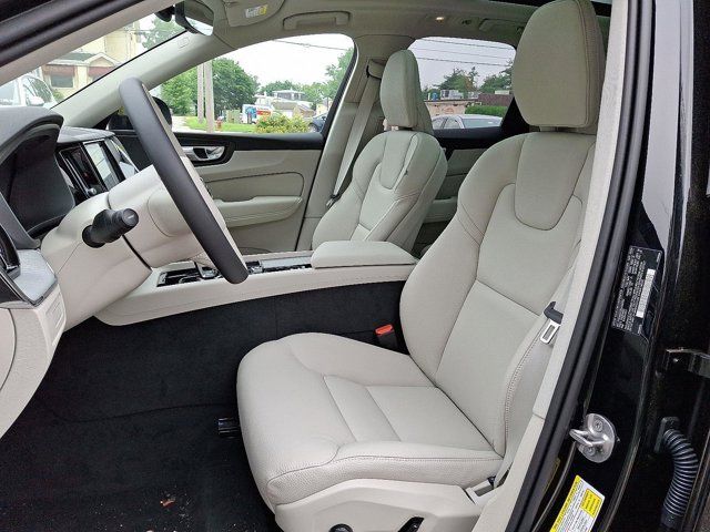 2025 Volvo XC60 Plug-In Hybrid Plus