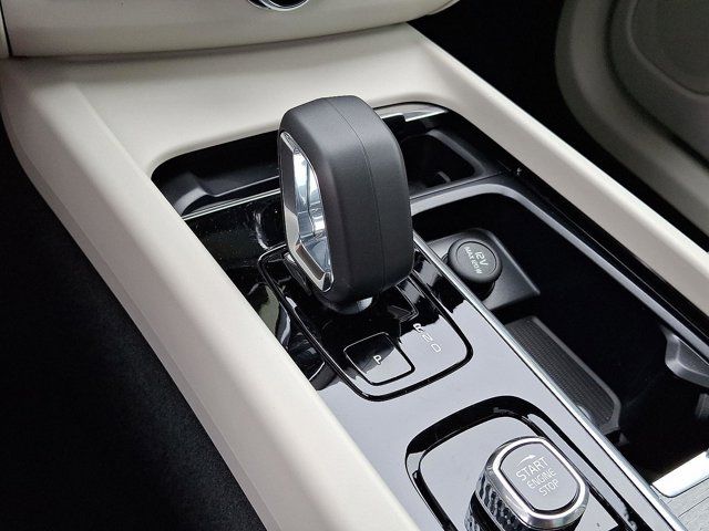 2025 Volvo XC60 Plug-In Hybrid Plus