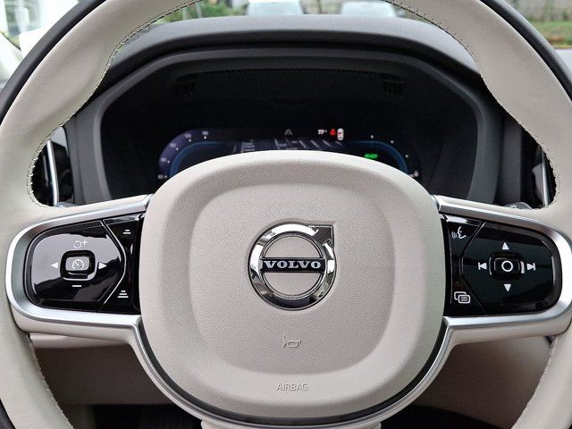 2025 Volvo XC60 Plug-In Hybrid Plus