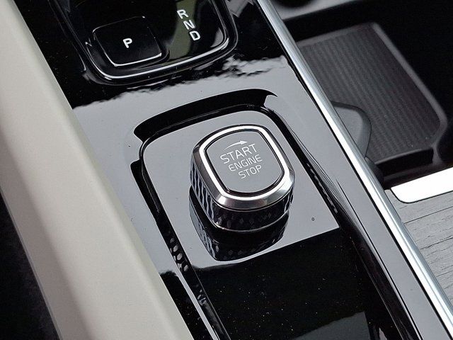 2025 Volvo XC60 Plug-In Hybrid Plus