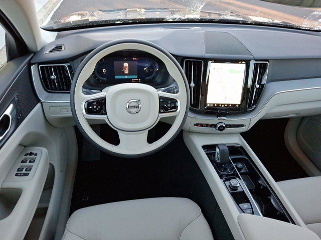 2025 Volvo XC60 Plug-In Hybrid Plus