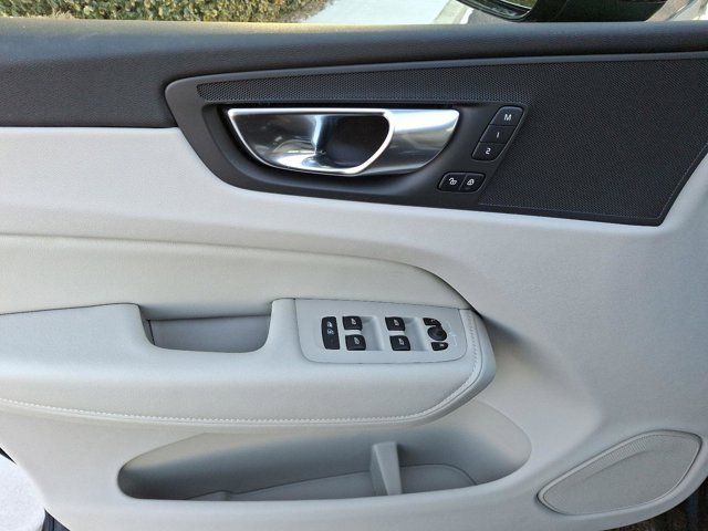 2025 Volvo XC60 Plug-In Hybrid Plus