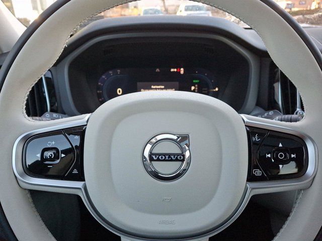 2025 Volvo XC60 Plug-In Hybrid Plus