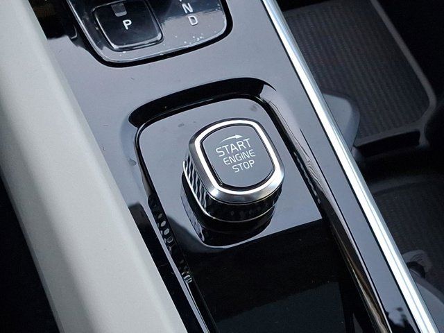2025 Volvo XC60 Plug-In Hybrid Plus