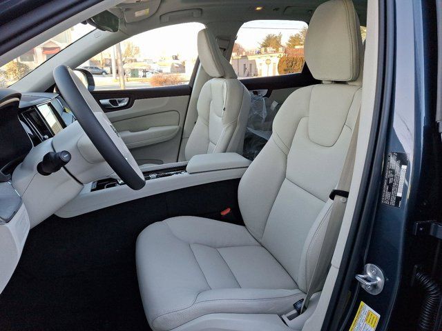 2025 Volvo XC60 Plug-In Hybrid Plus