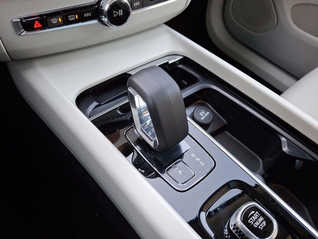 2025 Volvo XC60 Plug-In Hybrid Plus