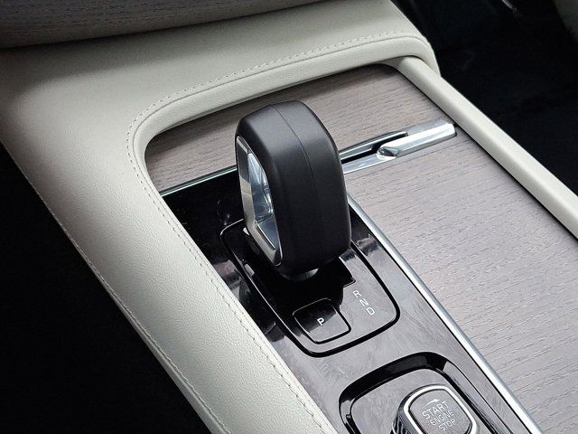 2025 Volvo XC90 Plus
