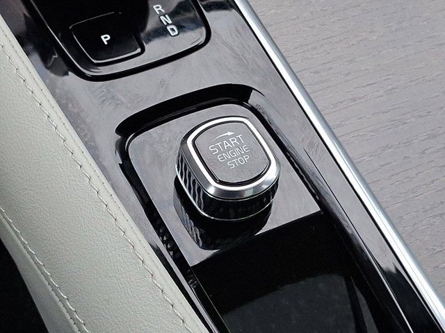 2025 Volvo XC90 Plus