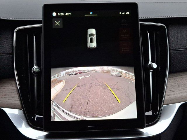 2025 Volvo XC90 Core