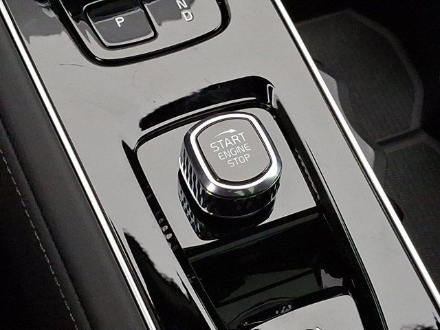 2025 Volvo XC90 Core