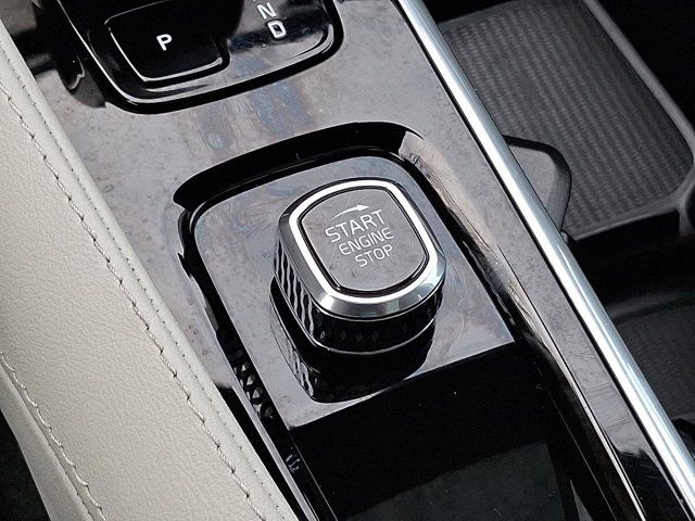 2025 Volvo XC90 Plus