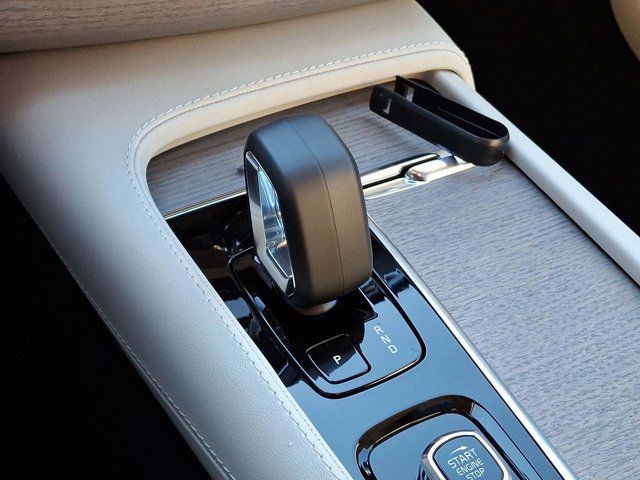 2025 Volvo XC90 Plus