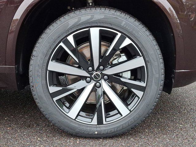 2025 Volvo XC90 Core