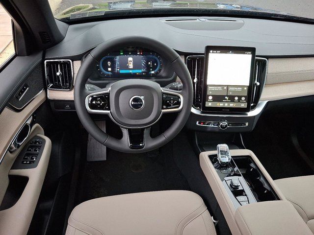 2025 Volvo XC90 Core