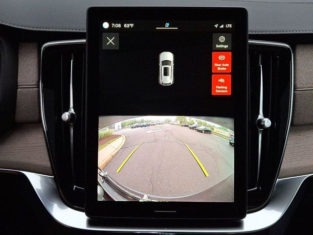 2025 Volvo XC90 Core