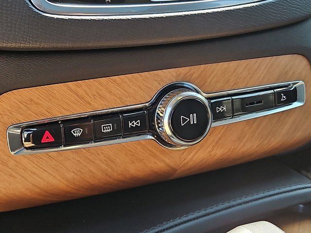 2025 Volvo XC90 Plus