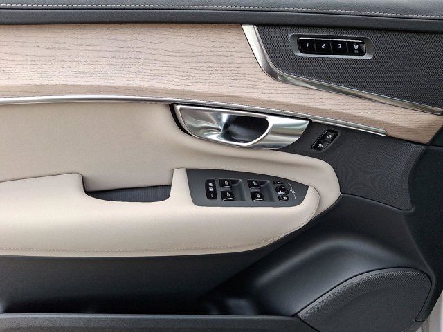 2025 Volvo XC90 Plug-In Hybrid Core