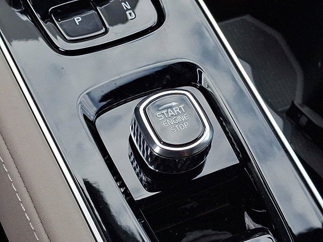 2025 Volvo XC90 Plug-In Hybrid Core