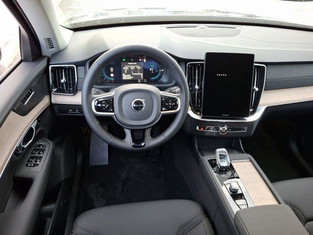 2025 Volvo XC90 Plug-In Hybrid Plus