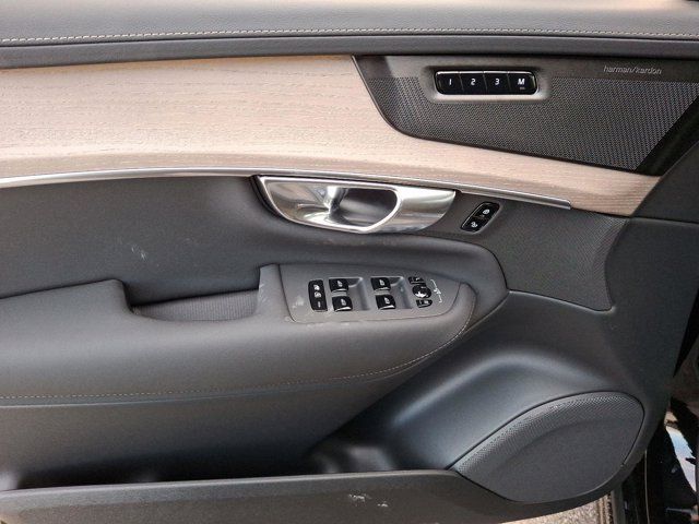 2025 Volvo XC90 Plug-In Hybrid Plus