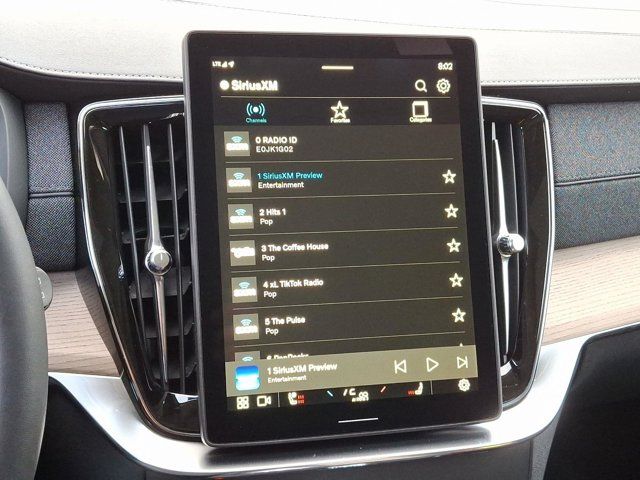 2025 Volvo XC90 Plug-In Hybrid Plus