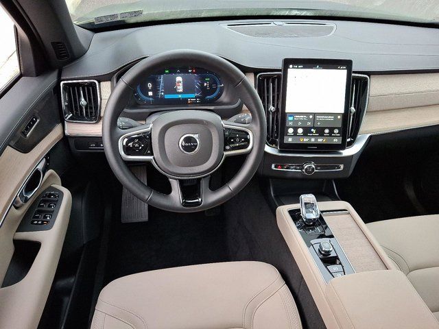 2025 Volvo XC90 Plug-In Hybrid Plus