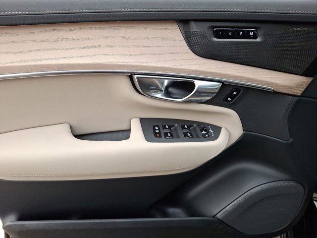 2025 Volvo XC90 Plug-In Hybrid Plus