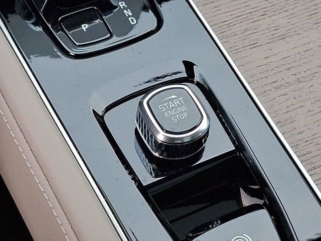 2025 Volvo XC90 Plug-In Hybrid Plus