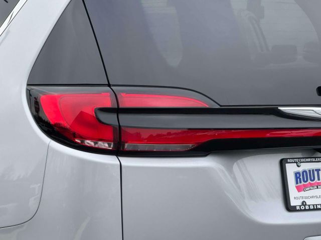 2026 Chrysler Pacifica Select FWD