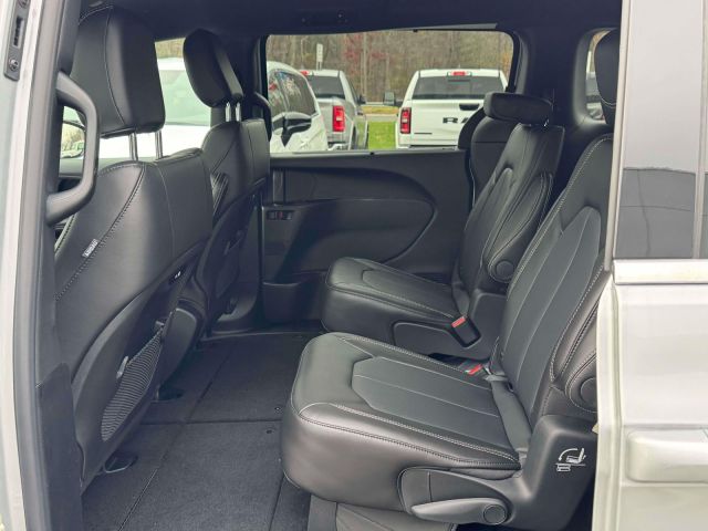 2026 Chrysler Pacifica Select FWD