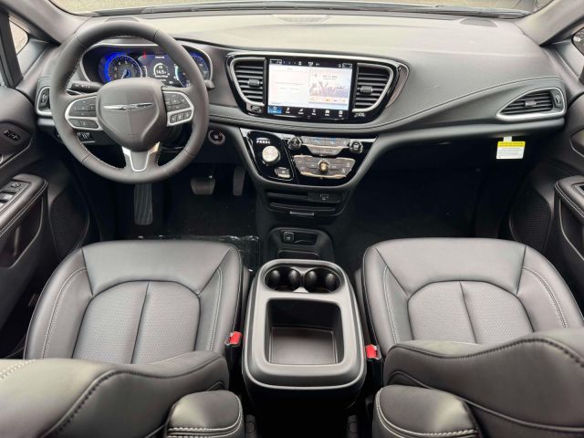 2026 Chrysler Pacifica Select FWD