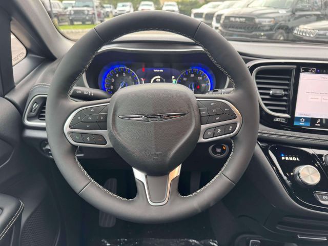 2026 Chrysler Pacifica Select FWD