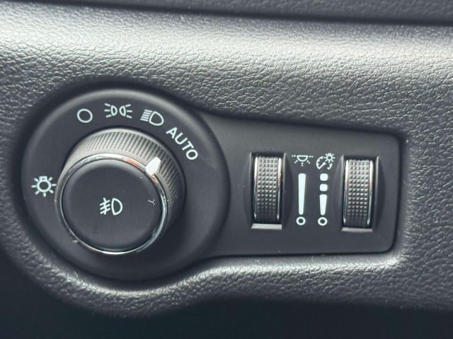 2026 Chrysler Pacifica Select FWD