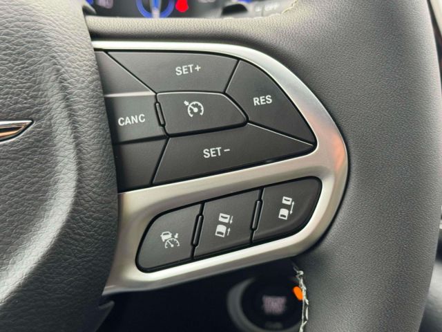 2026 Chrysler Pacifica Select FWD