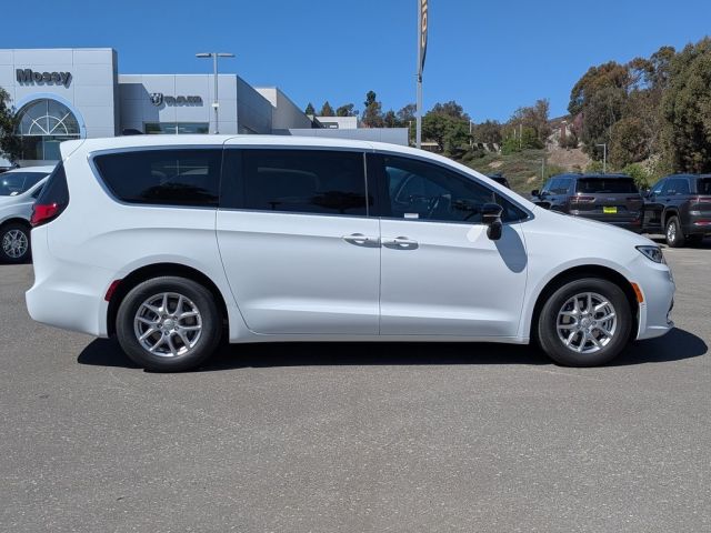 2026 Chrysler Pacifica Select 2026 Chrysler Pacifica Select