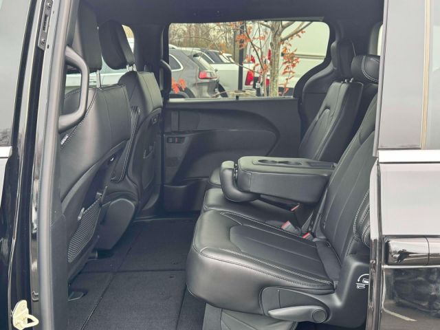 2026 Chrysler Pacifica Select FWD