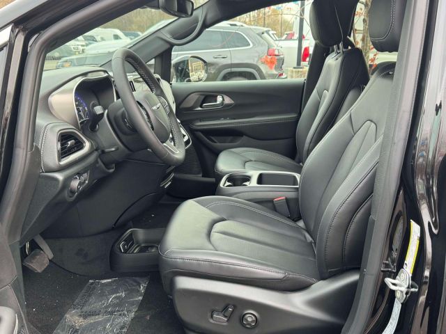 2026 Chrysler Pacifica Select FWD