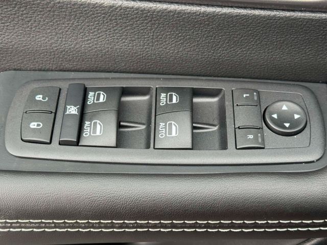 2026 Chrysler Pacifica Select FWD