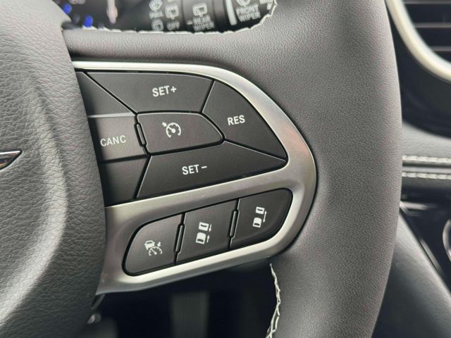 2026 Chrysler Pacifica Select FWD