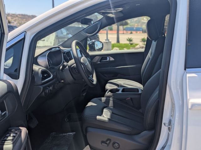 2026 Chrysler Voyager LX 2026 Chrysler Voyager LX