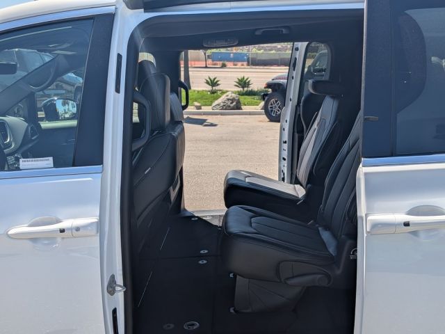 2026 Chrysler Voyager LX 2026 Chrysler Voyager LX