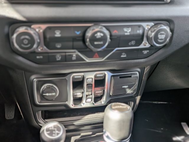 2026 Jeep Gladiator Sport S 2026 Jeep Gladiator Sport S