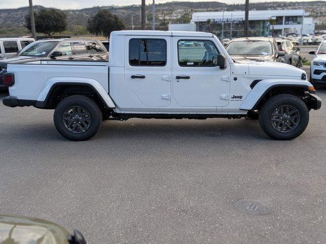2026 Jeep Gladiator Sport S photo 2