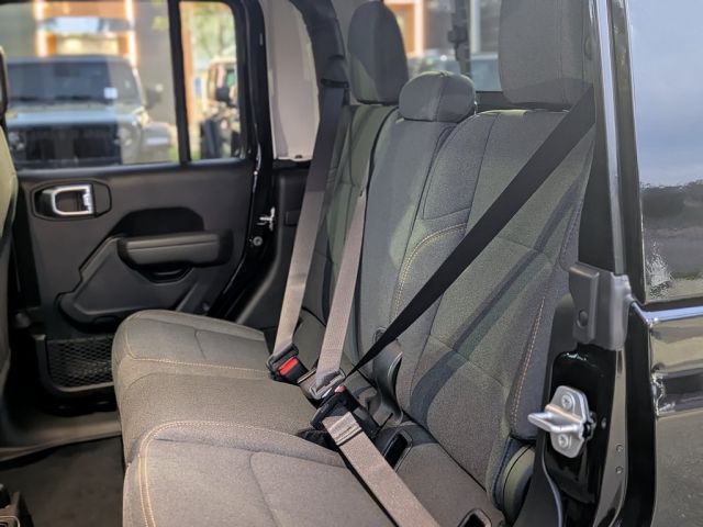 2026 Jeep Gladiator Sport S 2026 Jeep Gladiator Sport S