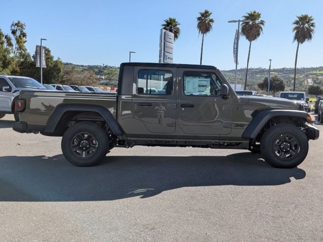 2026 Jeep Gladiator Sport