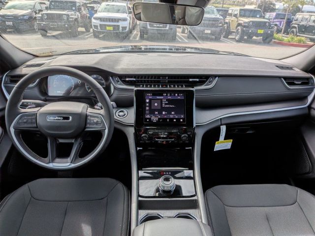 2026 Jeep Grand Cherokee Laredo 2026 Jeep Grand Cherokee Laredo