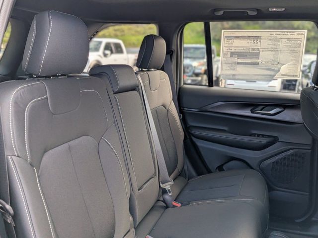 2026 Jeep Grand Cherokee Laredo 2026 Jeep Grand Cherokee Laredo